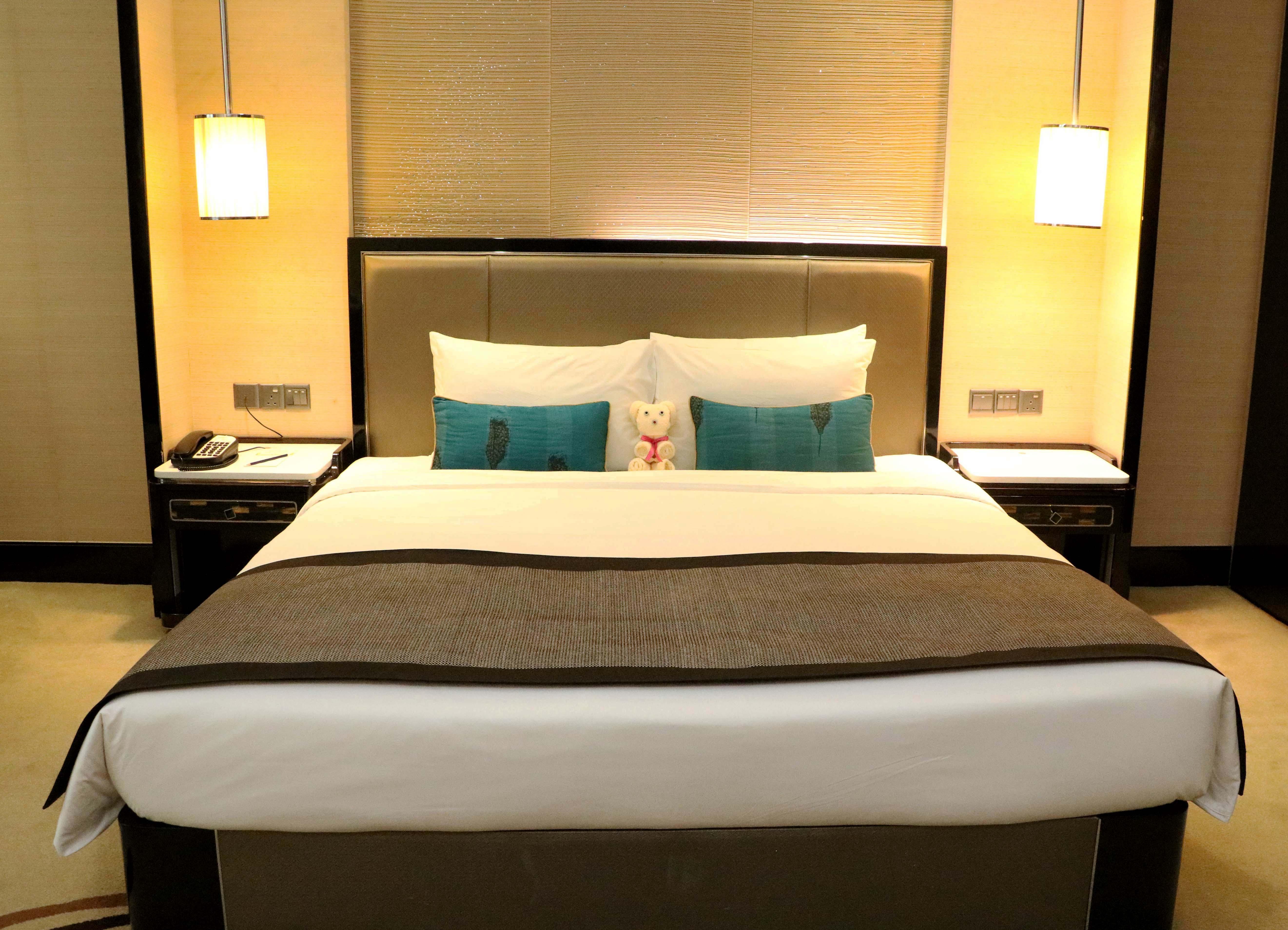 Pacific Regency Hotel Suites Куала-Лумпур Экстерьер фото A bed