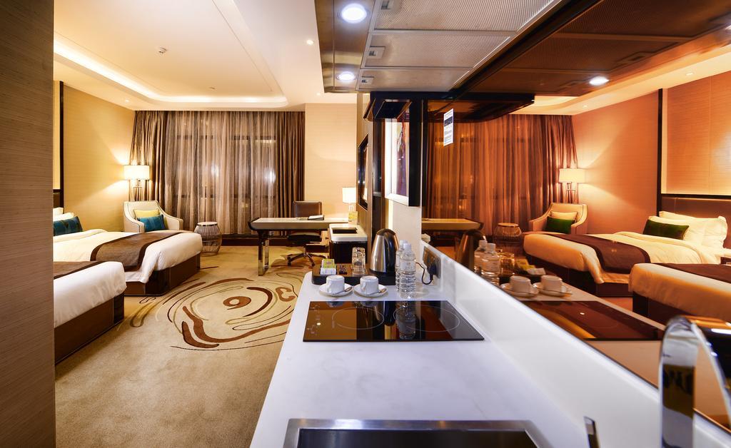 Pacific Regency Hotel Suites Куала-Лумпур Экстерьер фото Deluxe Suite